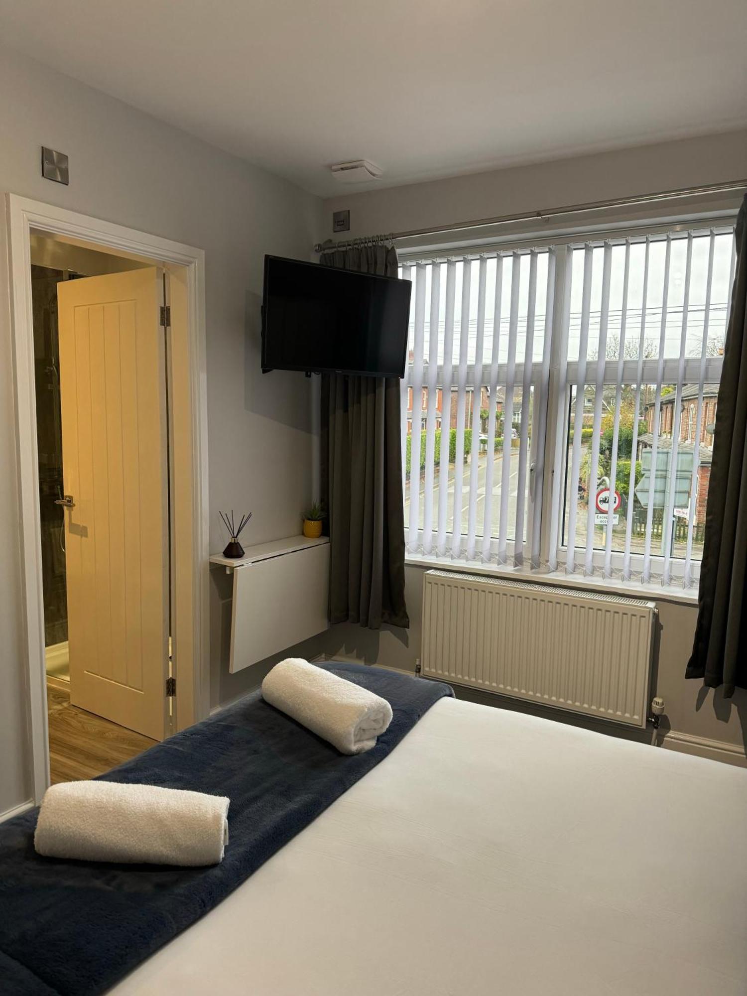 Lymm Living Hotel Warrington  Buitenkant foto