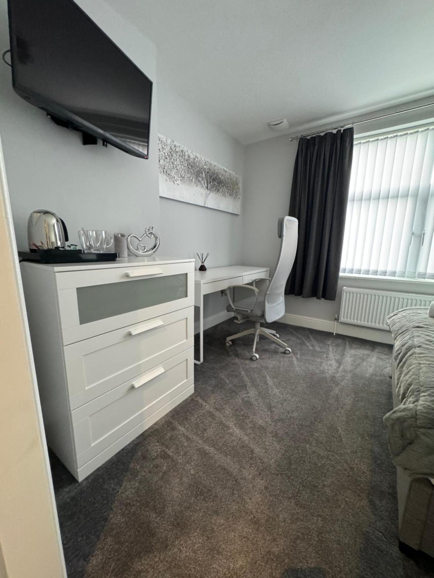Lymm Living Hotel Warrington  Buitenkant foto