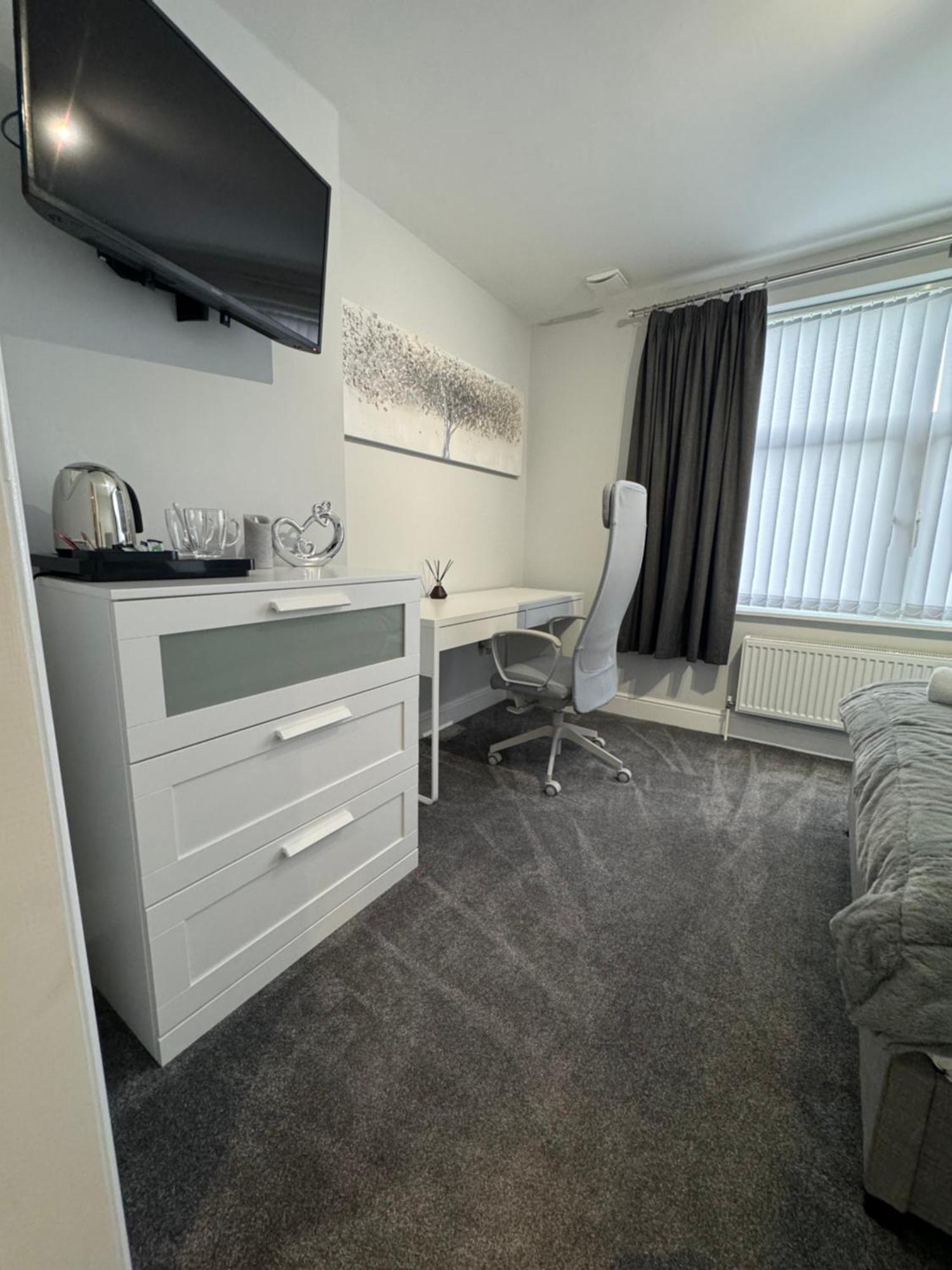 Lymm Living Hotel Warrington  Buitenkant foto